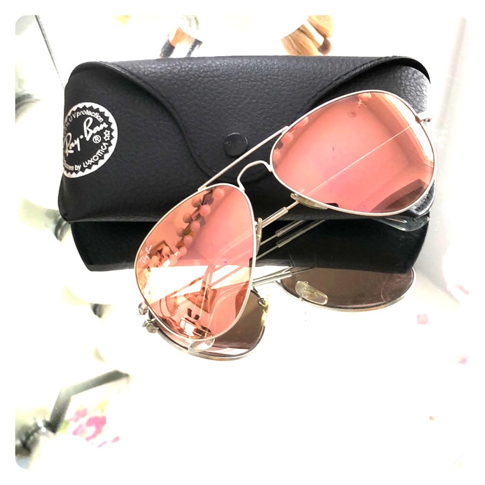 Light pink mirrored aviator ray bans